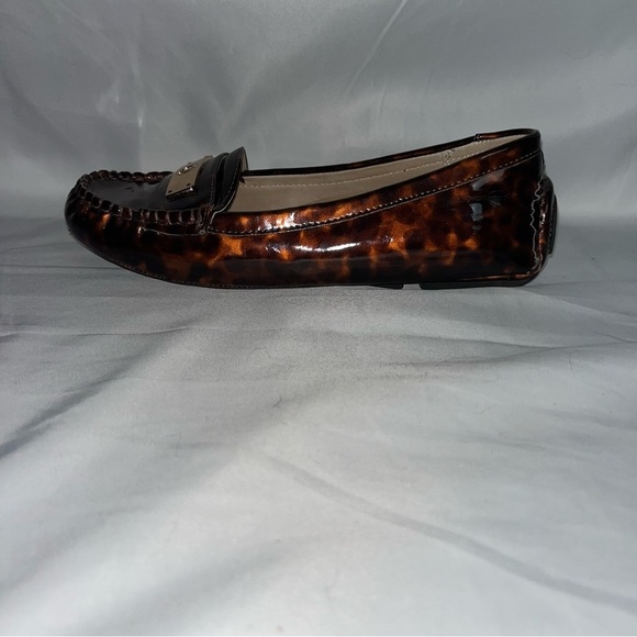 Vionic Sydney Loafers - Picture 2 of 9